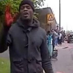 Daily Mirror: Η στιγμή που η αστυνομία πυροβολεί τους δράστες της δολοφονίας του στρατιώτη [βίντεο]