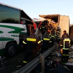 Δύο νεκροί – 27 τραυματίες στο τροχαίο δυστύχημα στα διόδια των Μαλγάρων