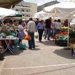 Διαμαρτυρία στο Δημοτικό Συμβούλιο από τους εκθέτες της λαϊκής αγοράς Καστοριάς – Μειώθηκε το μίσθωμα για το Νυφοπάζαρο