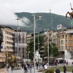 Αμερικανικό site ξεφτιλίζει τους Σκοπιανούς: Ετσι χτίσατε μια ψεύτικη κιτς αρχαία πόλη [εικόνες]
