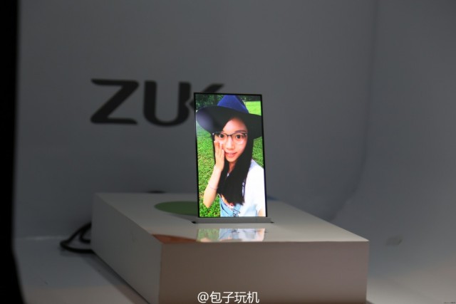 ZUK-transparent-screen-phone-prototype-2-640x427