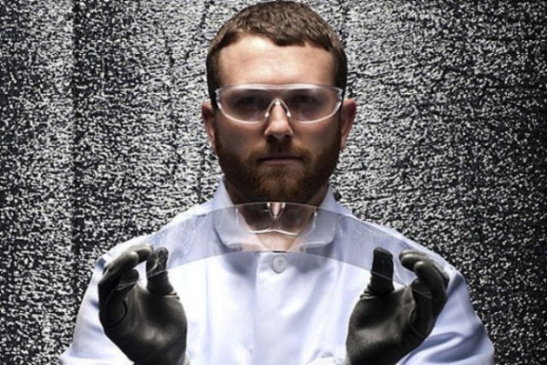 Gorilla_Glass_Engineer-600x400.jpg