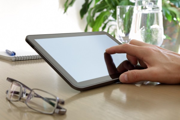 Tablet-user-600x400.jpg