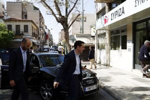 TsiprasPolitikiGrammateiaMikri25915sk.jpg