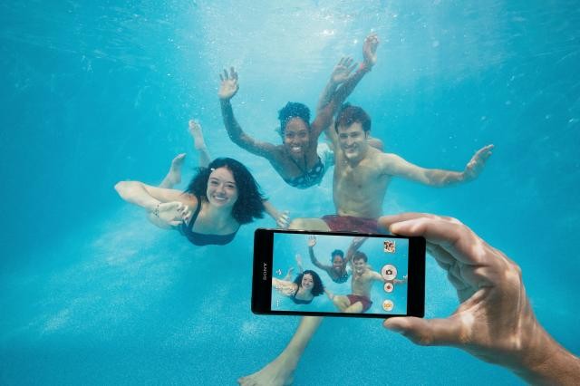 Xperia-Z3-underwater.jpg