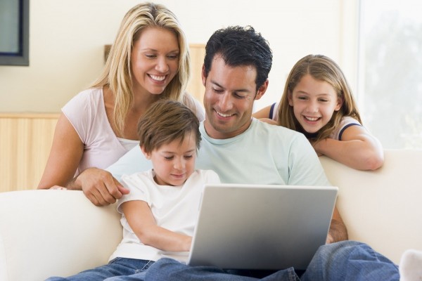 family-laptop-600x400.jpg