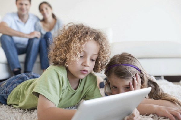 kids-with-ipad-600x400.jpg
