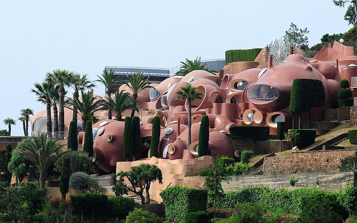 PIERRECARDIN1.jpg
