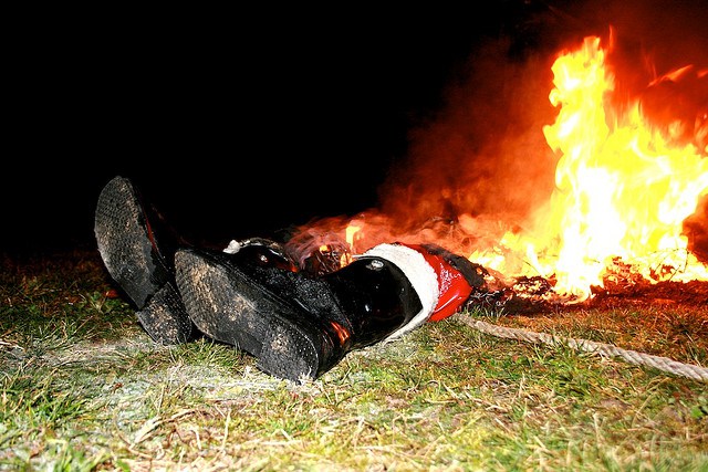 SANTA-BURNING