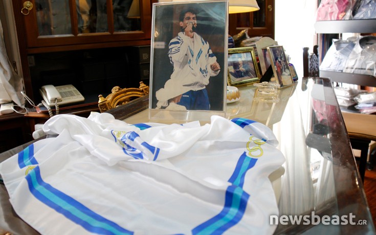 Το φουλάρι που φόρεσε ο Πύρρος Δήμας στην απονομή του χρυσού μεταλλίου