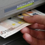 Αλλαγές στα capital controls: Στα 550 ευρώ το όριο ανάληψης
