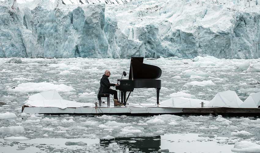 ludovico-einaudi-performs-in-the-arctic-ocean-greenpeace-designboom-Α