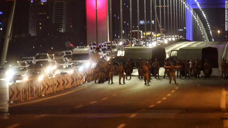 τουρκία - κλειστή γέφυρα απο τον στρατό