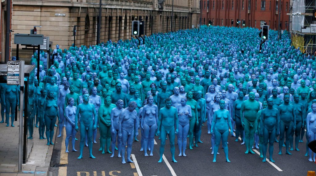 Nude models prepare to pose for a photograph by U.S. artist Spencer Tunick, for a project titled "Sea of Hull" in Hull city centre, northern England, July 9, 2016.   REUTERS/Andrew Yates  TEMPLATE OUT