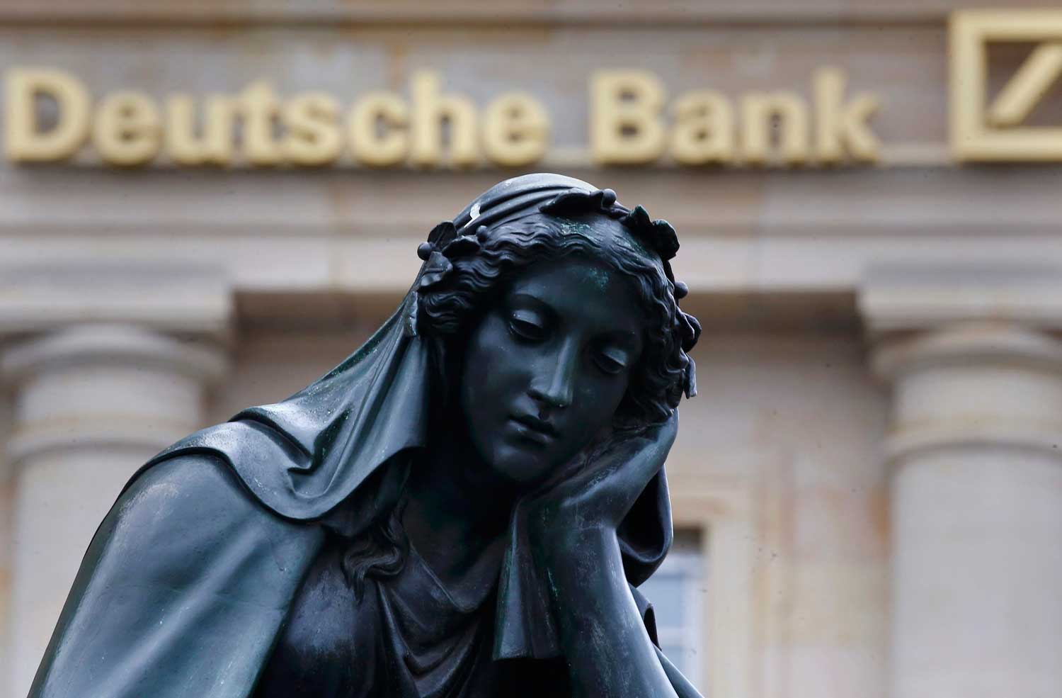 DeutscheBank-statue