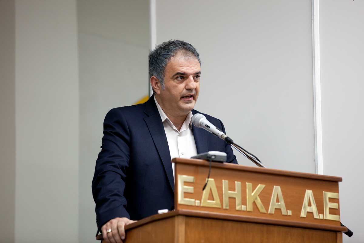 Στους ομιλητές και ο πρόεδρος του επιμελητηρίου Καστοριάς κ. Χαράλαμπος Καραταγλίδης