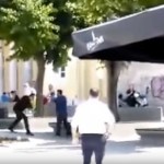Απίστευτο-Μαυροφορεμένος άντρας πήγε στην κεντρική πλατεία της Κοζάνης και άρχισε να χτυπά με μεγάλο ξύλο νεαρό που καθόταν σε παγκάκι