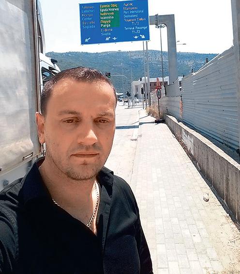 Ο 32χρονος Αλβανός έφτασε το πρωί του Σαββάτου στον μεθοριακό σταθμό της Κακαβιάς, όπου τον σταμάτησε η ΕΛ.ΑΣ. ως ανεπιθύμητο πρόσωπο. Ετσι περιορίστηκε σε μία selfie