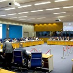 Eurogroup: «Σπάει» στα δύο η δόση των 2,8 δισ. ευρώ