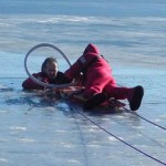 ΣΕΝΑΡΙΟ – ΕΤΑΚ: Διάσωση θύματος στην παγωμένη λίμνη της Καστοριάς