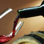 Αποστόλου: Θα καταργήσουμε το φόρο στο κρασί μέσα στο 2017