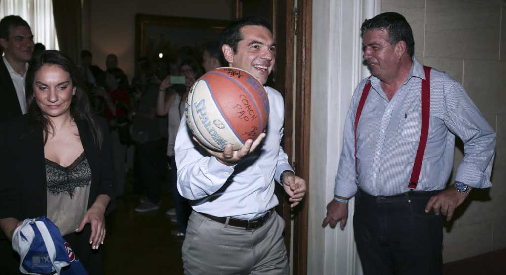 tsipras-basket
