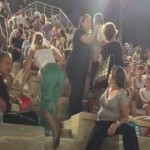Nταής βαράει τη γυναίκα στο Καλλιμάρμαρο μπροστά στα ανήλικα παιδιά του