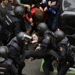 Σκηνές άγριας βιαιότητας με 460 τραυματίες στην Καταλονία – Παραίτηση Ραχόι για τις αστυνομικές επιθέσεις ζήτησε η δήμαρχος Βαρκελώνης