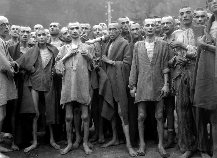 Ebensee_concentration_camp_prisoners_1945_sm