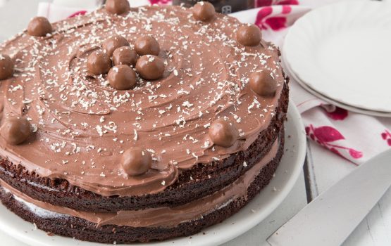 dark-chocolate-cake-1-2-555x350