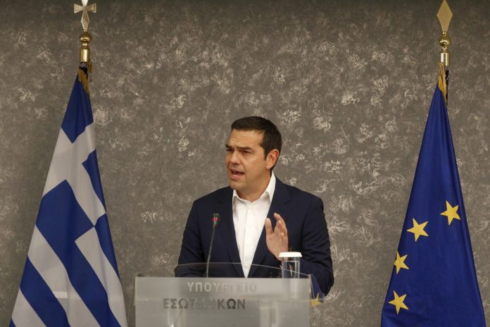 tsipras-ypourgeio2-696x464