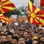 «Εμφύλιος» στα Σκόπια: Ολοταχώς προς εκλογές ο Ζάεφ