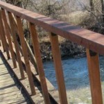 Έκλεψαν τα ξύλα από τα κάγκελα της γέφυρας στο Δάσος Μεσοποταμίας