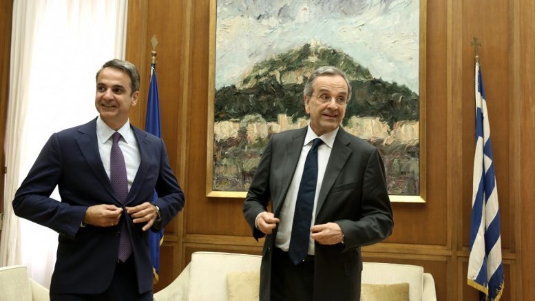 Ο πρωθυπουργός Κυριάκος Μητσοτάκης (Α), υποδέχθηκε τον πρώην πρωθυπουργό Αντώνη Σαμαρά (Δ), στο πρωθυπουργικό γραφείο στη Βουλή, Αθήνα, Δευτέρα 15 Ιουλίου 2019. ΑΠΕ-ΜΠΕ, ΣΥΜΕΛΑ ΠΑΝΤΖΑΡΤΖΗ