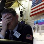Ο κορονοϊός γκρεμίζει τα Χρηματιστήρια – Διακοπή συναλλαγών στη Wall Street