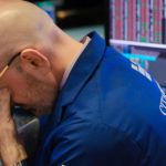 «Βουλιάζει» η Wall Street από τα νέα κρούσματα του κορονοϊού