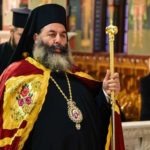 Ο ΠΡΩΤΟΣ ΜΗΤΡΟΠΟΛΙΤΗΣ ΤΗΣ ΕΛΛΑΔΙΚΗ ΕΚΚΛΗΣΙΑΣ ΠΟΥ “ΦΕΥΓΕΙ” ΑΠΟ ΤΟΝ ΘΑΝΑΤΗΦΟΡΟ ΚΟΡΟΝΟΙΟ