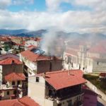 Πυρκαγιά σε τριώροφο κτίριο στο Άργος Ορεστικό (DRONE VIDEO)