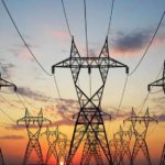 Ηλεκτρικό ρεύμα: Σήμερα οι ανακοινώσεις Σκρέκα για την κρατική ενίσχυση