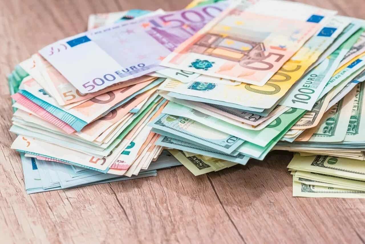 money-euros-1280x854