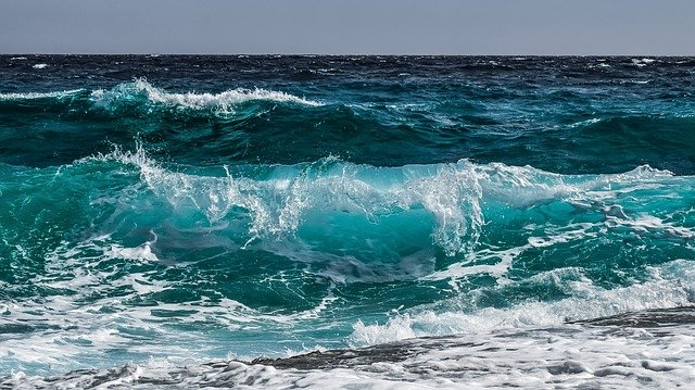 waves-g8a6622059_640