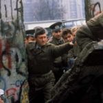 Σαν σήμερα 9 Νοεμβρίου, πέφτει το τείχος του Βερολίνου