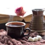 Έρευνα – Μικρότερος ο κίνδυνος εγκεφαλικού και άνοιας για όσους πίνουν συχνά καφέ και τσάι