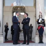 Πρώτη φορά η Ελλάδα έχει επίσημα λόγο για τη Λιβύη: Στο Παρίσι ο πρωθυπουργός, στη διάσκεψη του Μακρόν