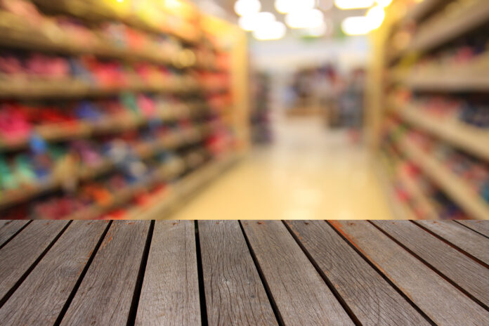 Blurred,Image,Wood,Table,And,Abstract,Generic,Supermarket,People,Walking