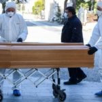 Πτολεμαΐδα: Μπέρδεψαν τις σορούς και έστειλαν λάθος νεκρό στην κηδεία