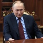 Ο Πούτιν απαντά στο «πάγωμα» περιουσιακών στοιχείων με «μπλόκο» σε ευρώ και δολάριο – Θέλει να πληρώνεται το αέριο με ρούβλια