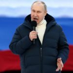 Ο ιταλικός οίκος μόδας δέχεται πιέσεις να καταδικάσει τον Βλαντιμίρ Πούτιν για παλτό 10.500 λιρών