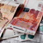 Συνεχίζεται η άνοδος για το ρούβλι: Χαλαρώνει τα capital controls η Ρωσία