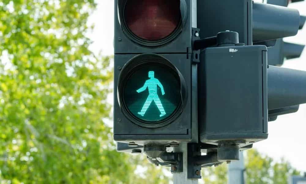 Smart-Pedestrians-Traffic-Lights-2